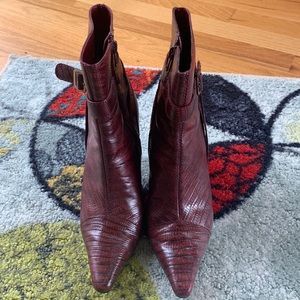 🍀 sale. Red booties.  Antonio Melani.